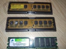 Prodám funkční paměti 2x DDR 2 1G/800 a 1x DDR 512mb/400