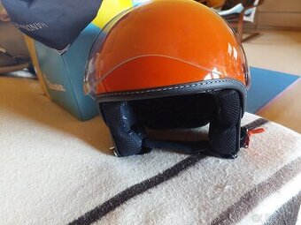 Vespa helma oranzova