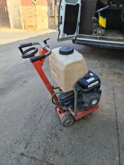 Řezačka spár Husqvarna REZERVACE