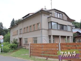 Prodej většího rodinného domu v obci Pecka, ev.č. 00048