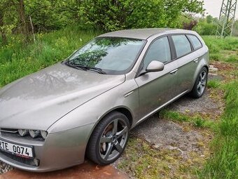 Prodej osobního automobilu Alfa Romeo