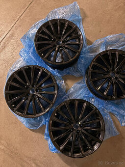 Zánovní 19" originální sada BMW Styling 633 Black, vč. TPMS