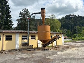 Silo na piliny včetně dopravníkového pásu