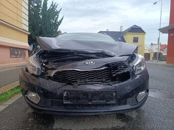 Kia ceed kombi 2013 - na díly nebo k opravě