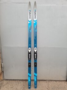 dětské běžky se šupinami INOVIK 130 (139 cm) + hůlky 100 cm