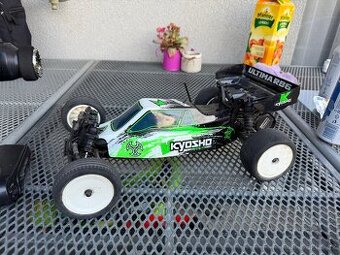 Kyosho RB6 - 1