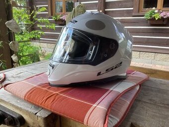 Integrální přilba LS2