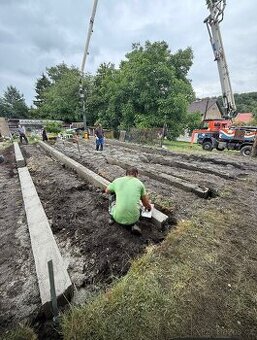 🧱 BETONOVÉ PATKY, BETONOVÉ PASY A ZÁKLADOVÉ DESKY NA MÍRU