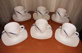Sada šálků a talířků na expresso a cappucino