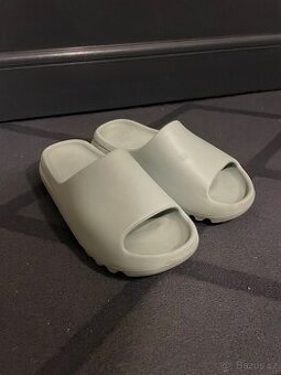 YEEZY SLIDE SALT