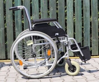 039-Mechanický invalidní vozík Meyra.