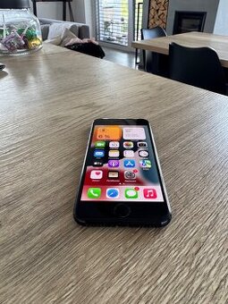 Apple iPhone 7 128GB Jet Black, krásný stav