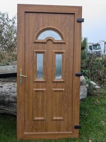 Vchodové dveře plastové