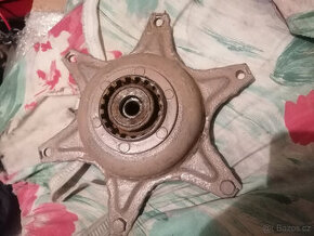 Prodám středy zadního kola na skútr ČZ 175/ 502- PRASE