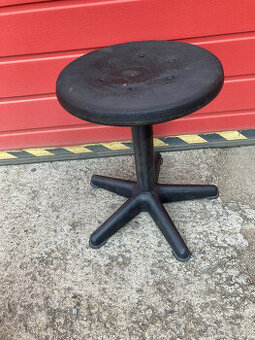Židle, sedátko dílenské otočné 500 kč