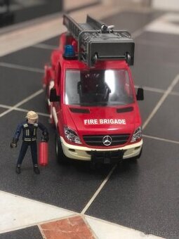 Bruder Hasičské auto Medcedes + figurka hasiče