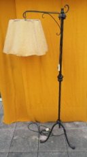 Prodám starou kovanou lampu
