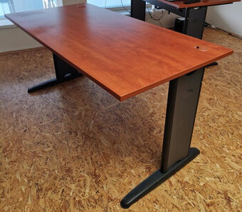 Prodej kancelářského stolu Hobis