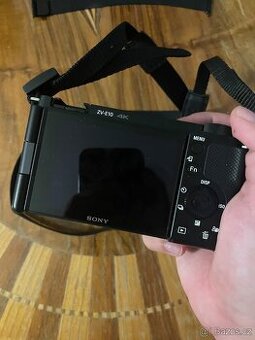 Sony Alpha ZV-E10 + objekivy + prilusenstv