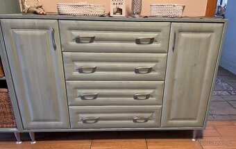 Prádelník s knihovnou