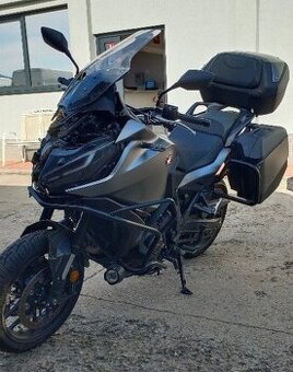 Honda NT 1100 75kw rv:2023/3 10tis kM.Havarované motor start