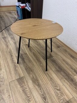 Malý dřevěný stolek