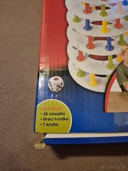 desková hra padající věž