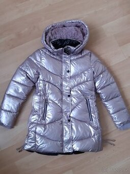 Dívčí kabát či delší bunda