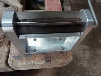 Rezačka na tabák a byliny