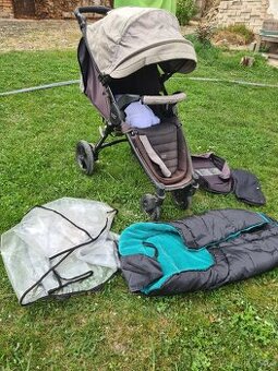 Kočárek na dvůr nebo do přírody