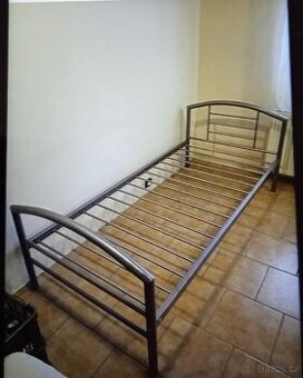 Kovová postel, odlehčens