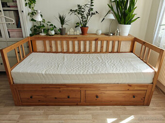 Rozkládací postel IKEA HEMNES + 2 matrace (přírodní dřevo)