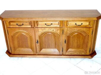 třídveřová rustikální komoda