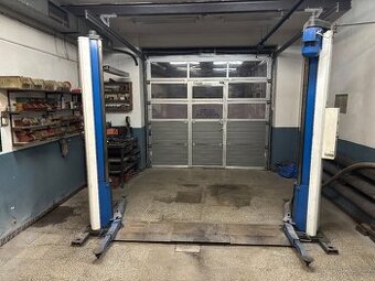 Dvousloupový zvedák