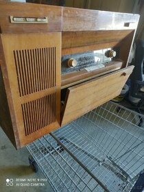 Dřevěné rádio gramo tesla