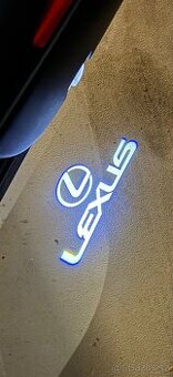 Lexus LED logo - osvětlení dveří