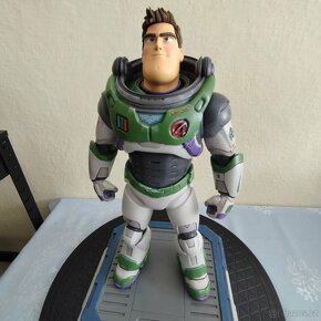 Buzz Rakeťák 40cm soška - 1