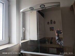 Koupelnová skříňka se zrcadlem