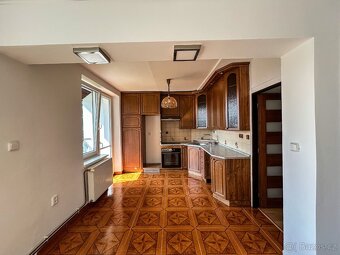 Pronájem bytu 3+1 s balkonem a garáží v Horním Dvořišti