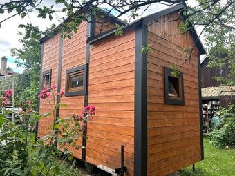 TINY HOUSE