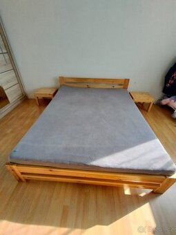 Masivní manželská postel 160x200