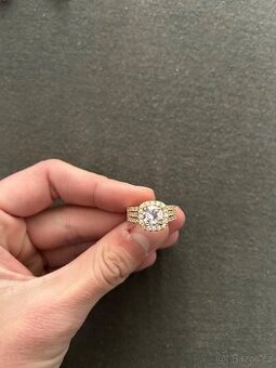 Prsten zlacený 18k zlatem, kameny zirkony