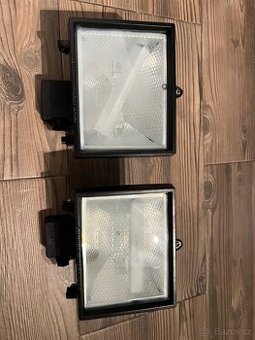 Halogenové světla.