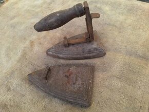 Starožitná litinová žehlička se dvěma želízky