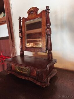 Starožitná dětská šperkovnice se zrcátkem