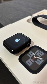 Apple Watch SE (2. generace) – 44 mm Midnight