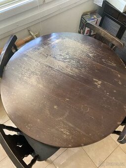 Jídelní stůl + 4 židle