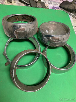 Rámečky předních světel OCTAVIA na renovaci