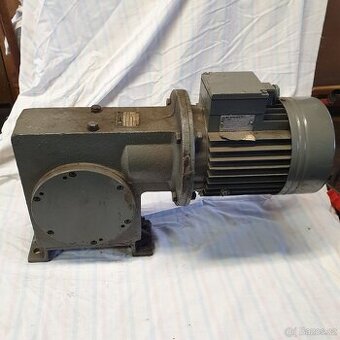 Motor se samosvornou převodovkou