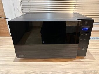 Mikrovlnka LG MS2032GAS — rok stará, v záruce